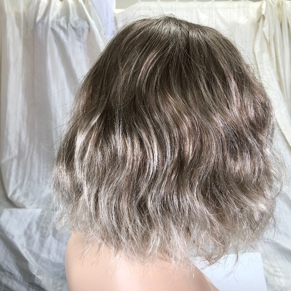 NWT Rene of Paris Evanna Ice Blonde Wavy Bob Lace Front Wig main image 5